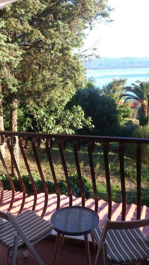 Apartman Sesna Bol Exterior photo