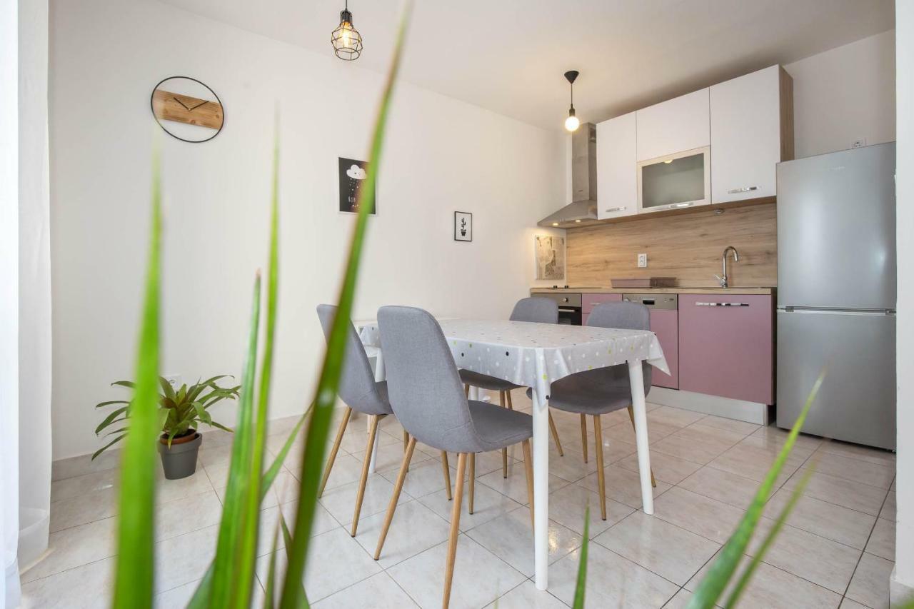 Apartman Sesna Bol Exterior photo