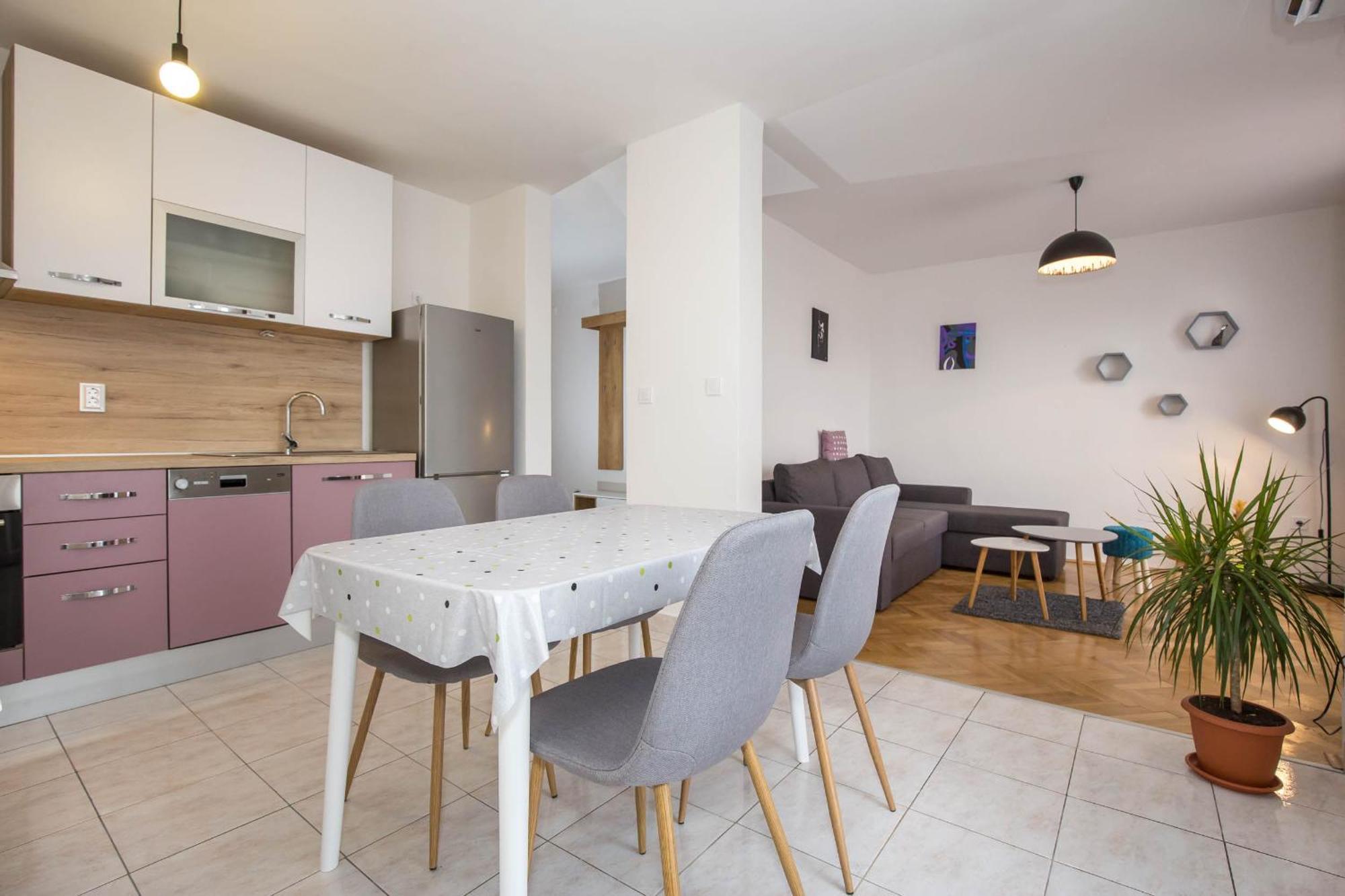 Apartman Sesna Bol Exterior photo